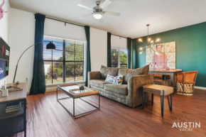 Stylish 4BR with Smart TV and Free Garage Parking